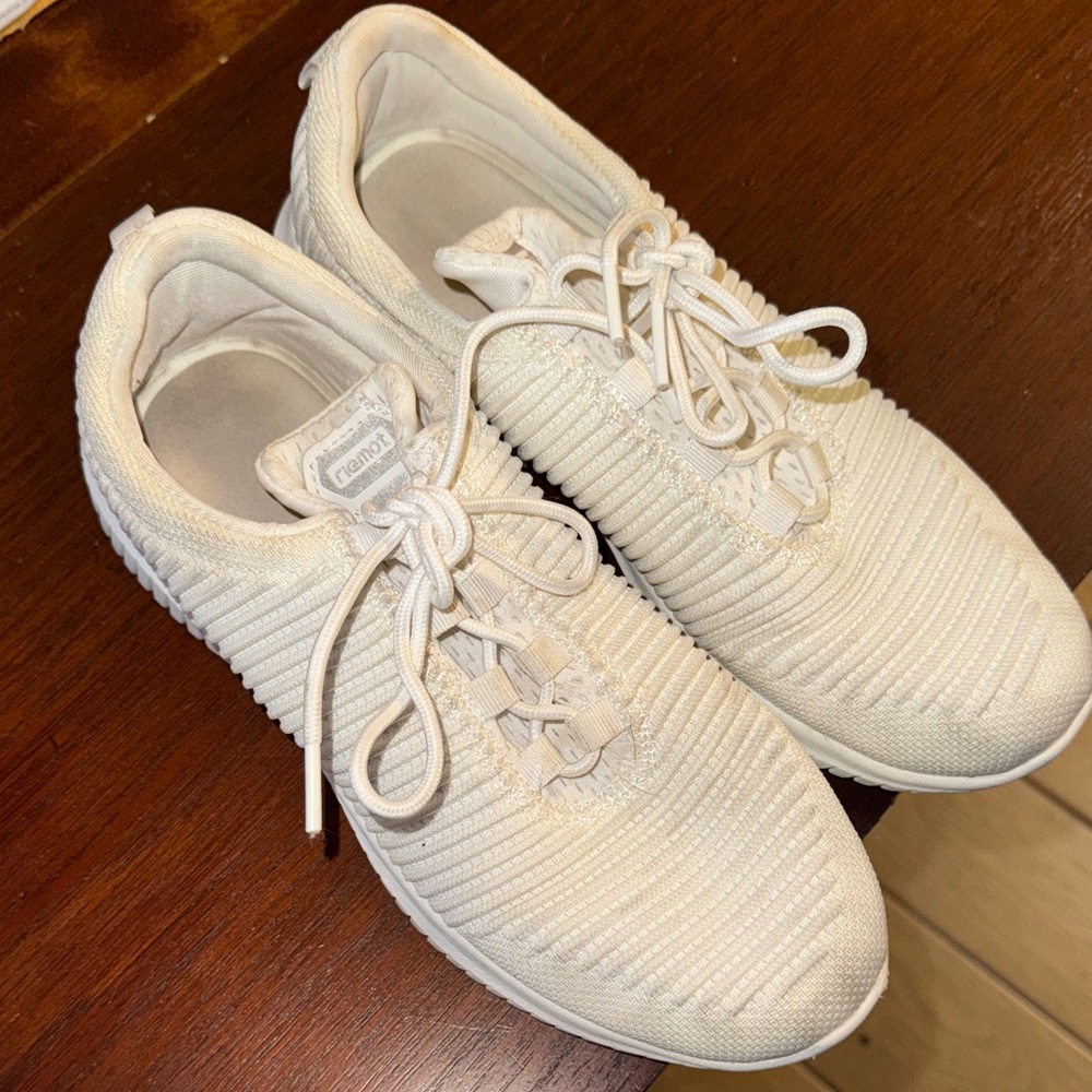 Riemot White Textured Running Sneakers